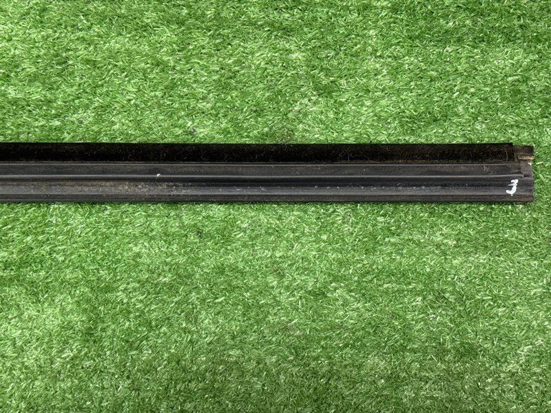 Уплотнитель стекла наружный (Бархотка) Ford Fiesta