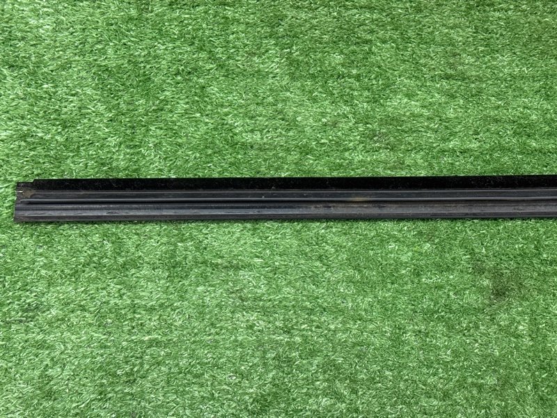 Уплотнитель стекла наружный (Бархотка) Ford Fiesta