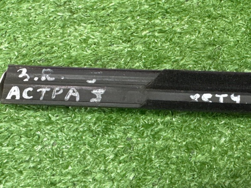 Уплотнитель стекла наружный (Бархотка) Opel Astra J