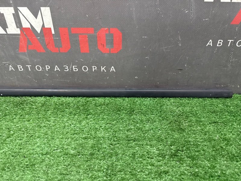 Уплотнитель стекла наружный (Бархотка) Renault Megane 2