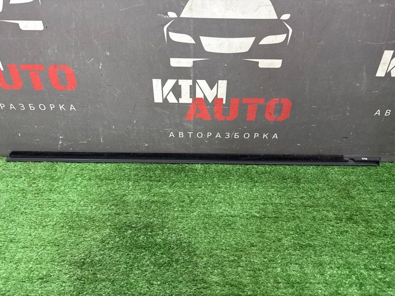 Уплотнитель стекла наружный (Бархотка) Renault Megane 2