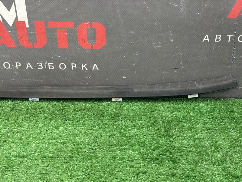 Уплотнитель стекла наружный (Бархотка) Kia Ceed 1