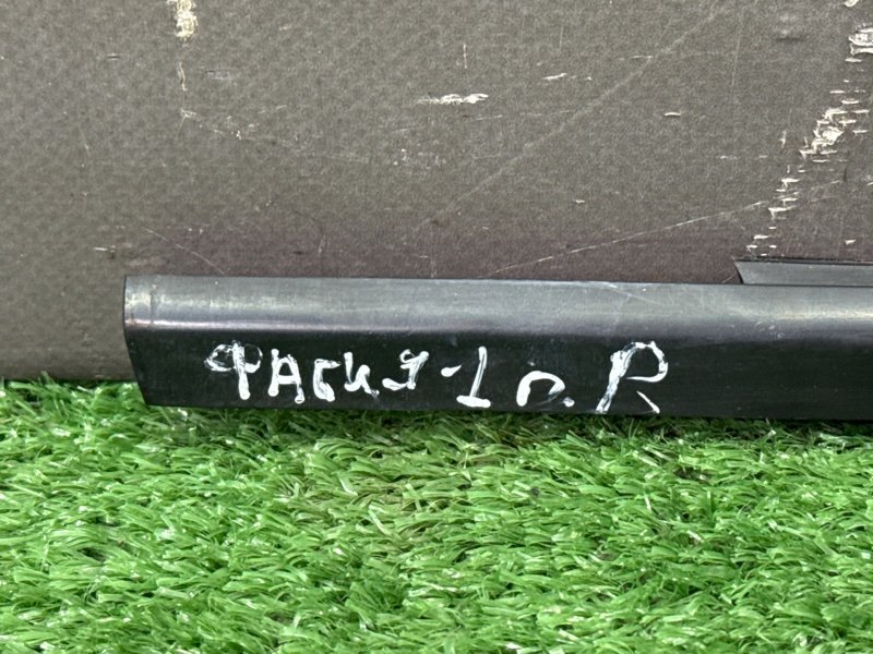 Уплотнитель стекла наружный (Бархотка) Skoda Fabia 1