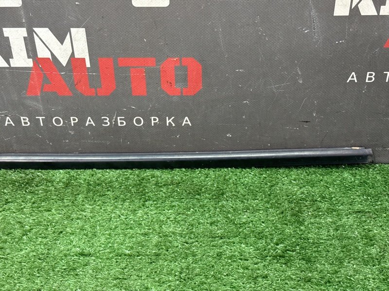 Уплотнитель стекла наружный (Бархотка) Skoda Fabia 1