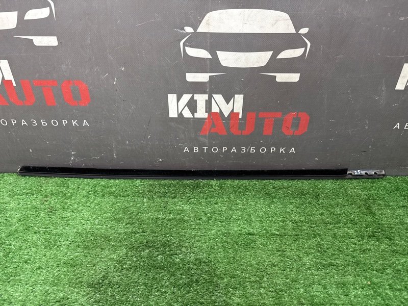 Уплотнитель стекла наружный (Бархотка) Skoda Fabia 1