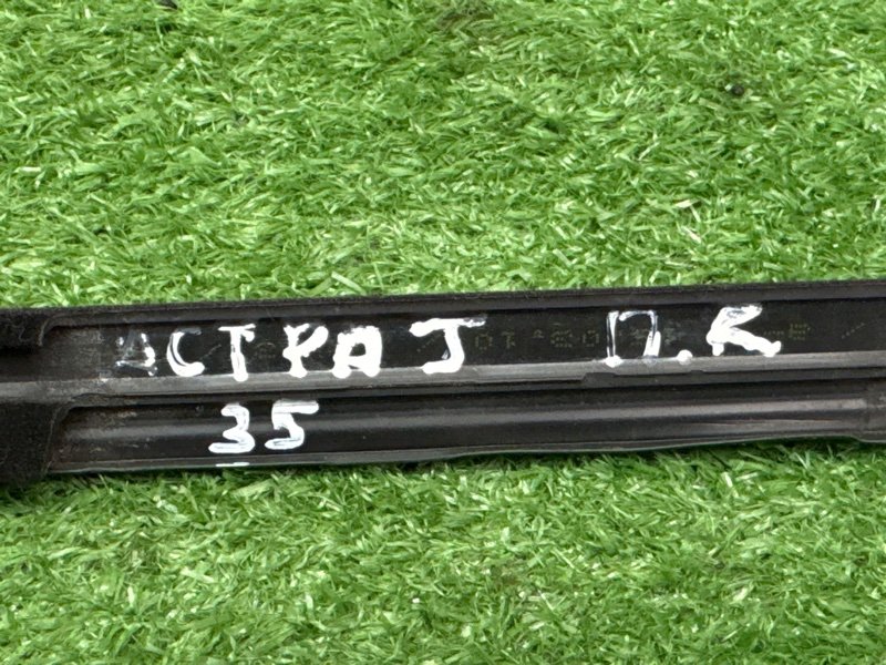 Уплотнитель стекла наружный (Бархотка) Opel Astra J