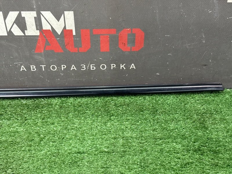 Уплотнитель стекла наружный (Бархотка) Mazda 3 BK