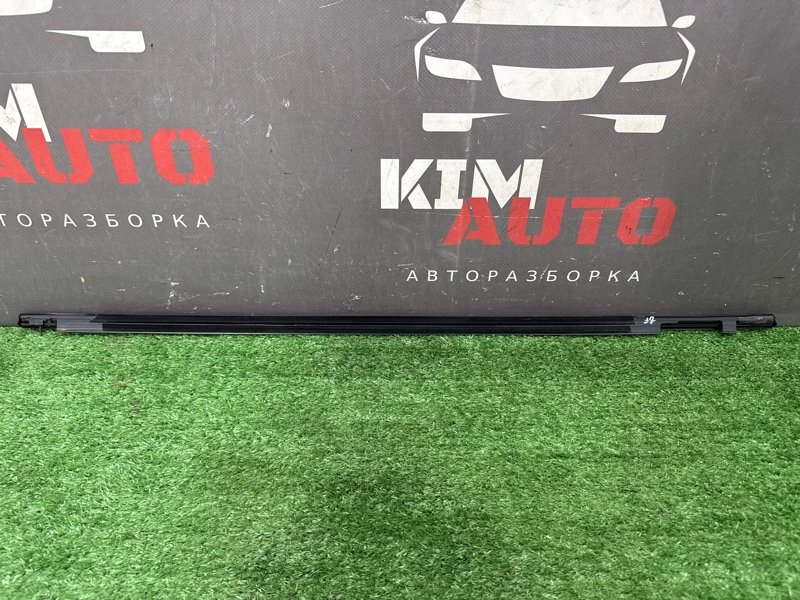Уплотнитель стекла наружный (Бархотка) Mazda 3 BK