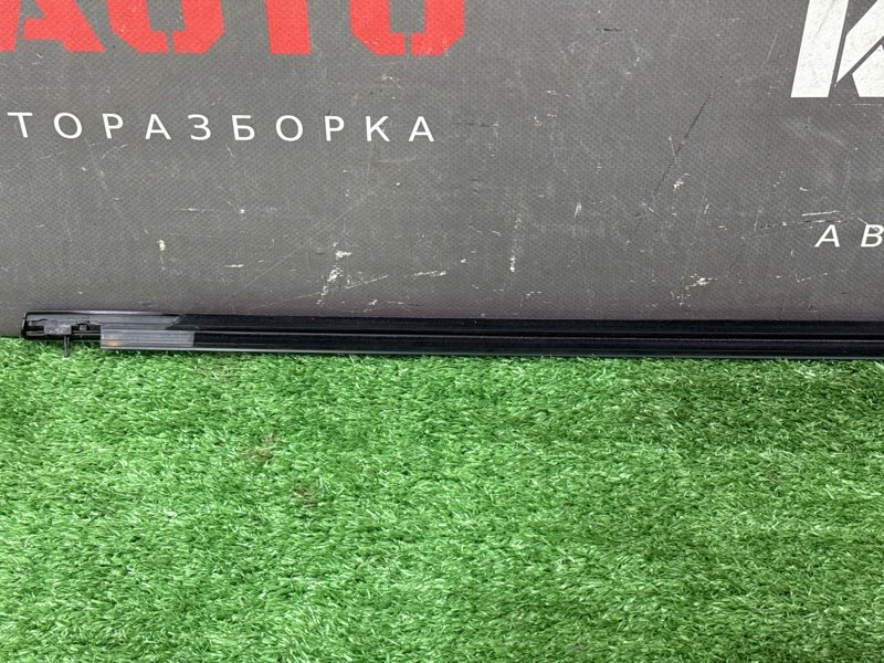 Уплотнитель стекла наружный (Бархотка) Mazda 3 BK