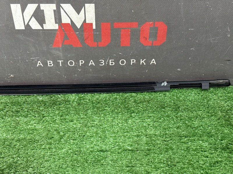 Уплотнитель стекла наружный (Бархотка) Mazda 3 BK