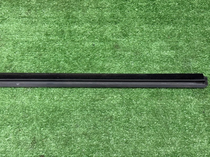 Уплотнитель стекла наружный (Бархотка) Ford Focus 2