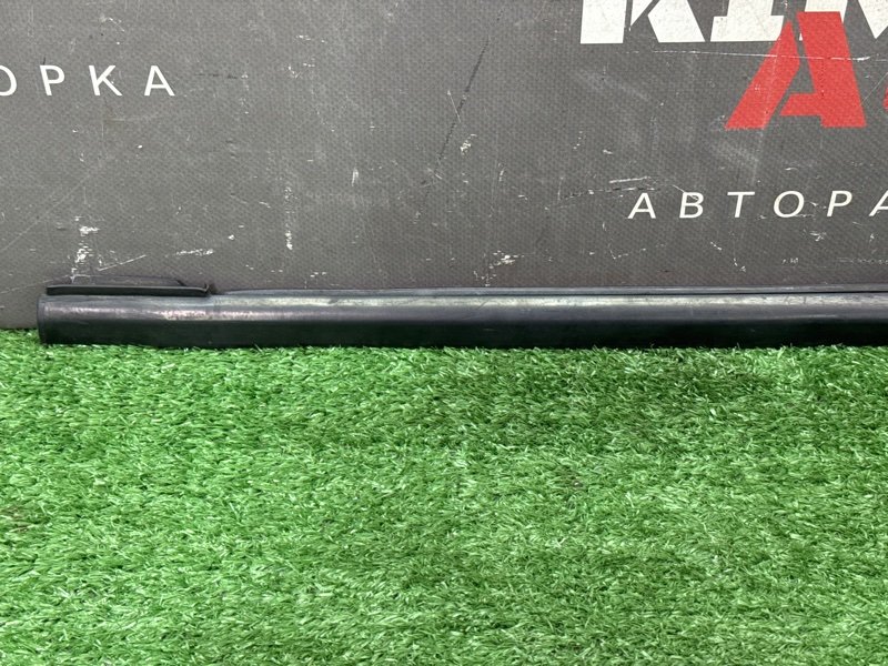 Уплотнитель стекла наружный (Бархотка) Ford Focus 2