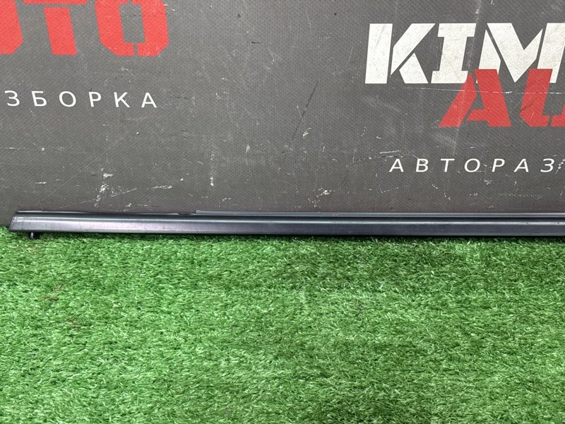 Уплотнитель стекла наружный (Бархотка) Mazda 3 BK