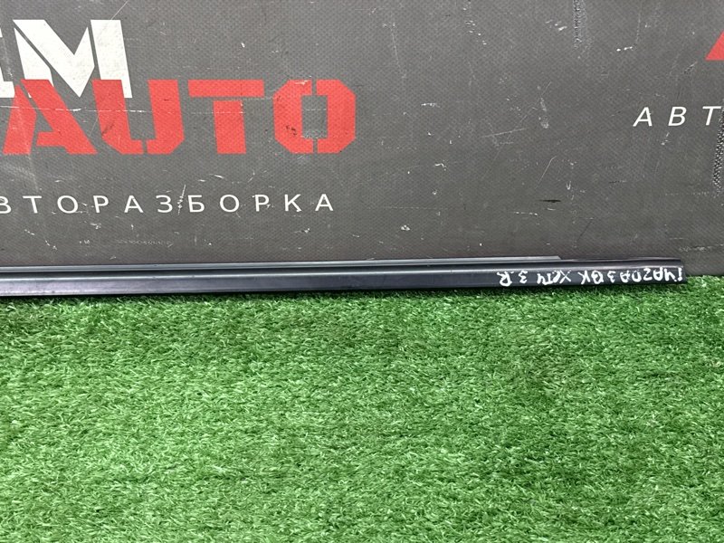 Уплотнитель стекла наружный (Бархотка) Mazda 3 BK