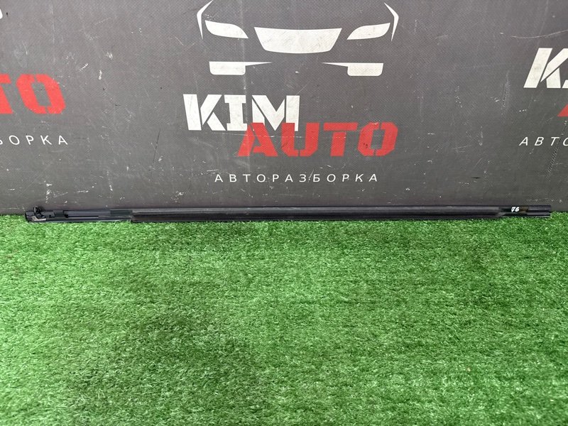 Уплотнитель стекла наружный (Бархотка) Mazda 3 BK