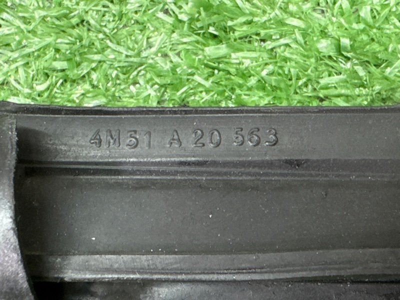 Уплотнитель стекла наружный (Бархотка) Ford Focus 2