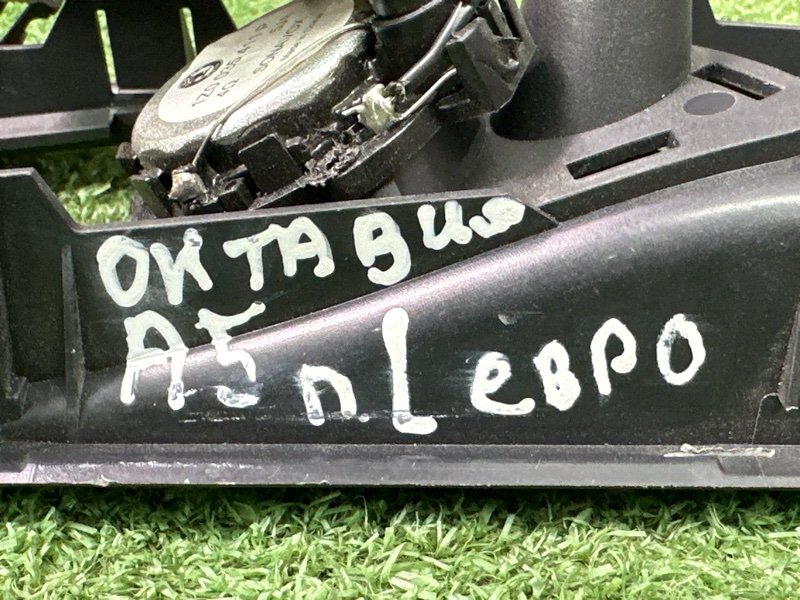 Ручка двери внутренняя Skoda Octavia A5