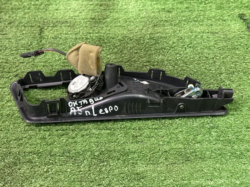 Ручка двери внутренняя Skoda Octavia A5