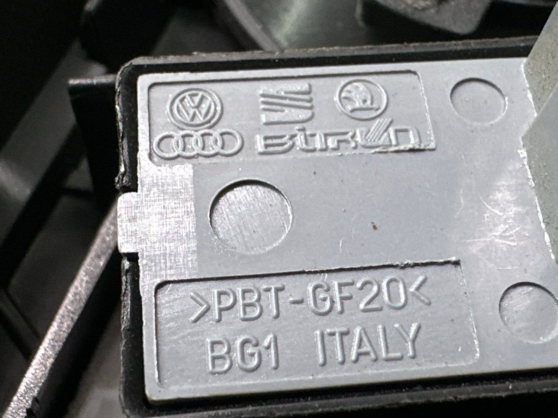 Ручка двери внутренняя Skoda Octavia A5