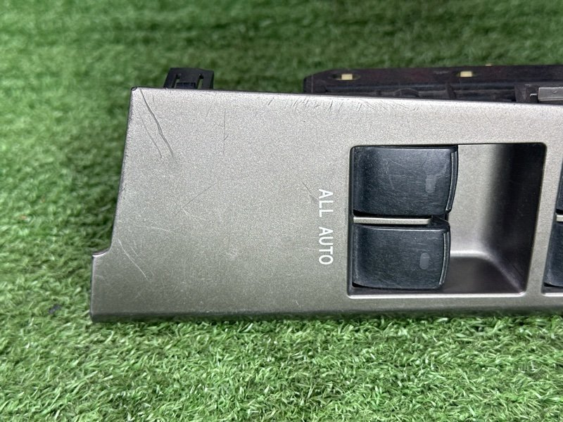 Блок управления стеклоподъемниками Toyota Land Cruiser 200