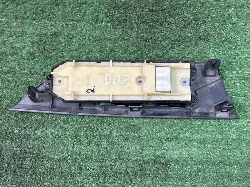 Блок управления стеклоподъемниками Toyota Land Cruiser 200