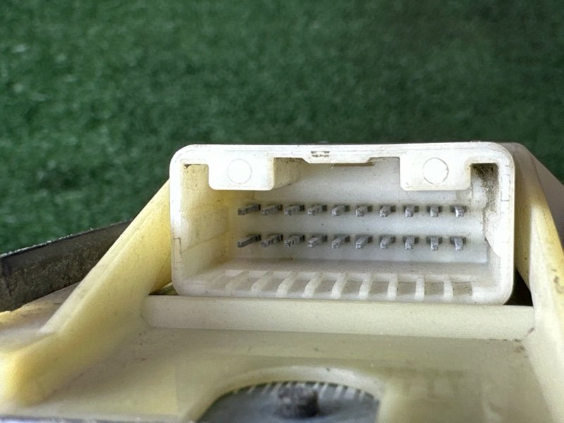 Блок управления стеклоподъемниками Toyota Land Cruiser 200