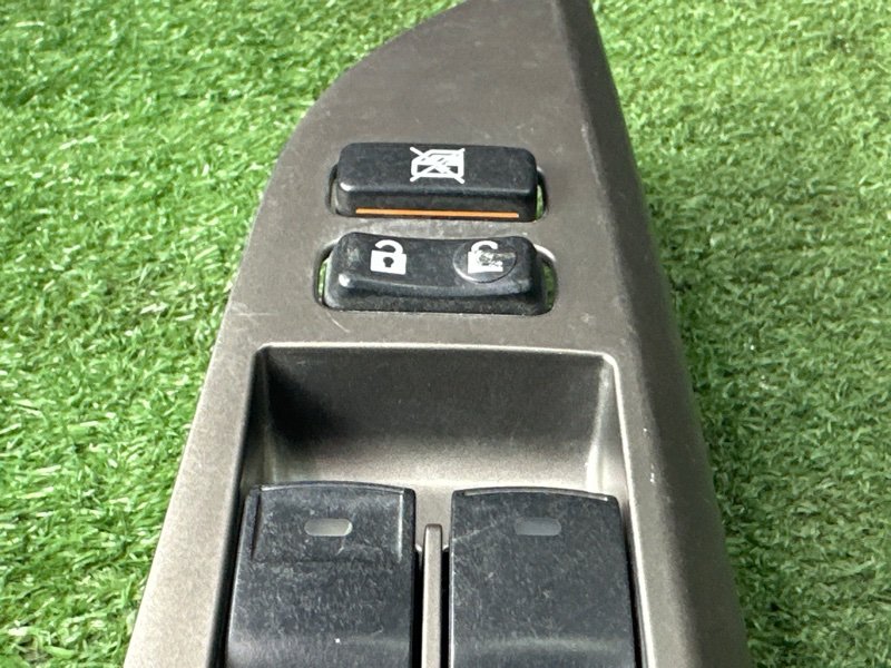 Блок управления стеклоподъемниками Toyota Land Cruiser 200