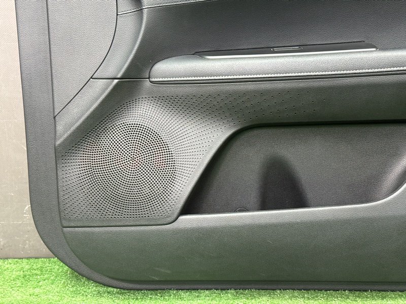 Обшивка двери Kia Cerato 4 2021 BD