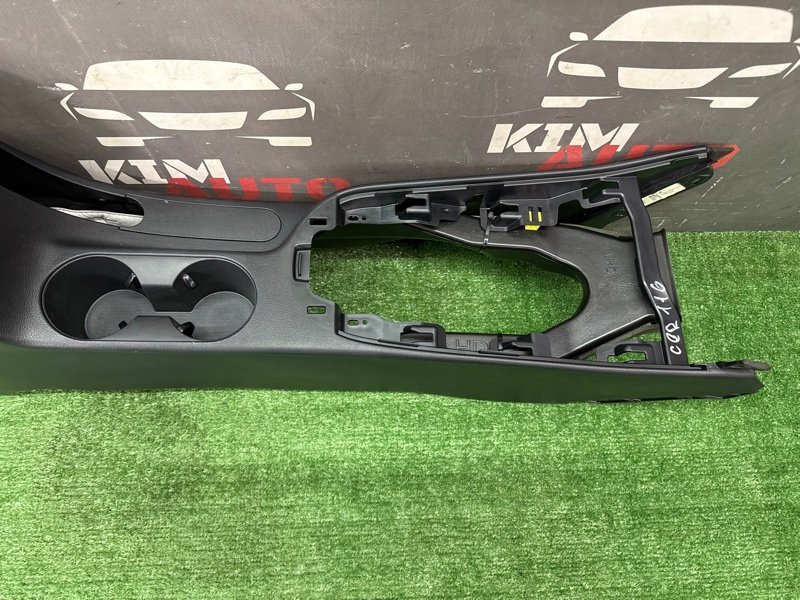 Центральная Консоль с подлокотником Kia Cerato 4 2021 BD