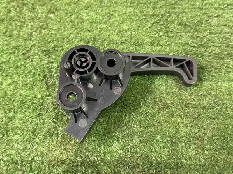 Ручка открывания капота Kia Cerato 4 2021 BD