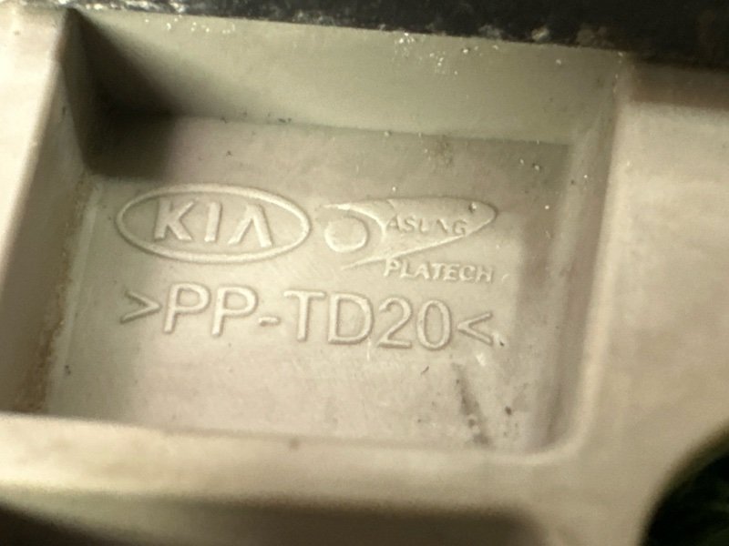 Направляющая стекла двери Kia Cerato 4 2021 BD