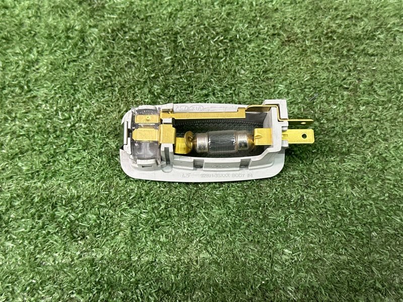 Плафон подсветки солнцезащитных козырьков Kia Cerato 4 2021 BD