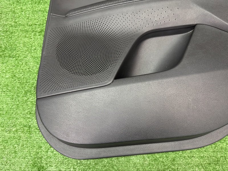 Обшивка двери Kia Cerato 4 2021 BD