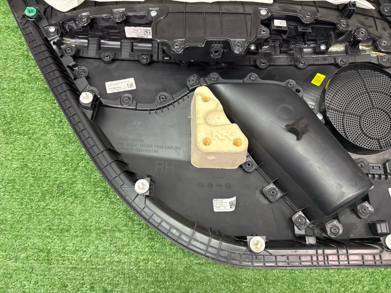 Обшивка двери Kia Cerato 4 2021 BD