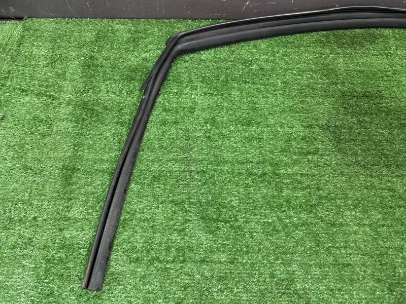 Уплотнитель стекла направляющий Kia Cerato 4 2021 BD