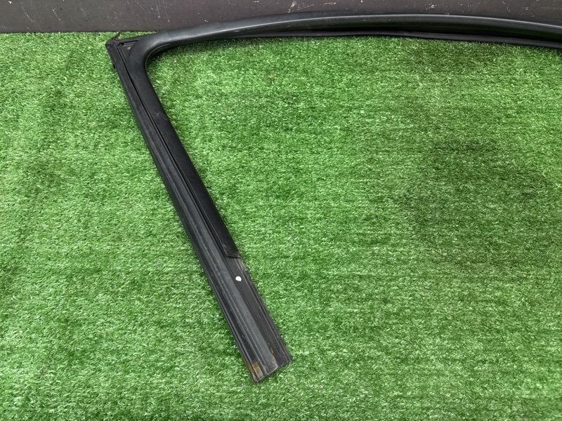 Уплотнитель стекла направляющий Kia Cerato 4 2021 BD