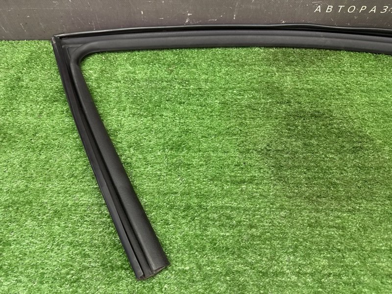 Уплотнитель стекла направляющий Kia Cerato 4 2021 BD