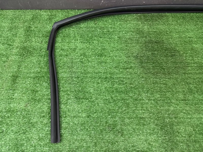 Уплотнитель стекла направляющий Kia Cerato 4 2021 BD