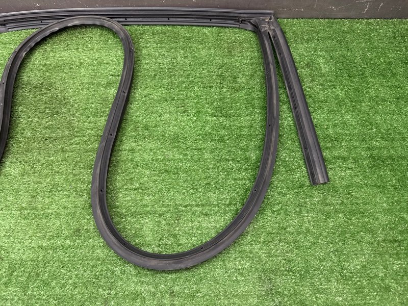 Уплотнитель двери Kia Cerato 4 2021 BD