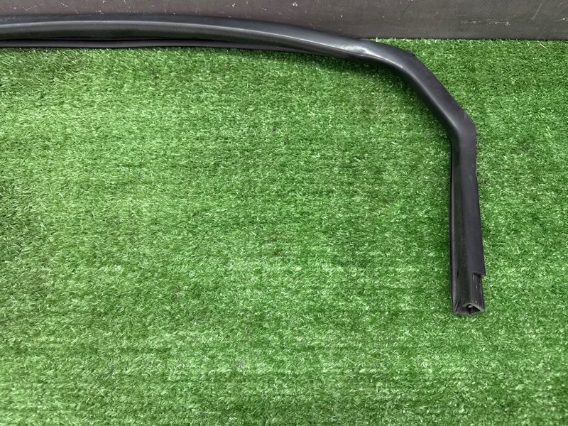 Уплотнитель стекла направляющий Kia Cerato 4 2021 BD