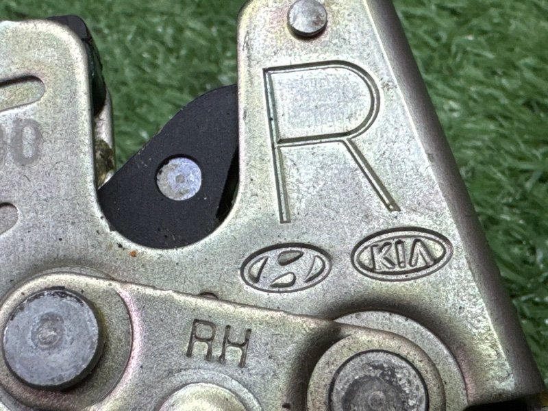 Замок спинки сиденья Kia Cerato 4 2021 BD