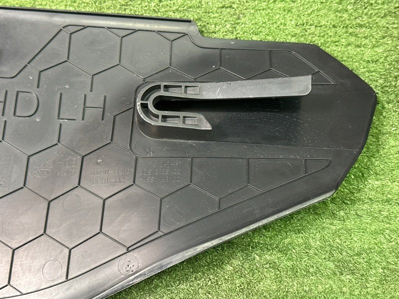 Накладка центральной консоли Kia Cerato 4 2021 BD