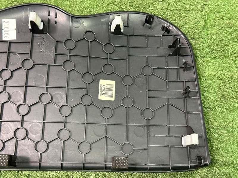 Накладка торпедо боковая Kia Cerato 4 2021 BD