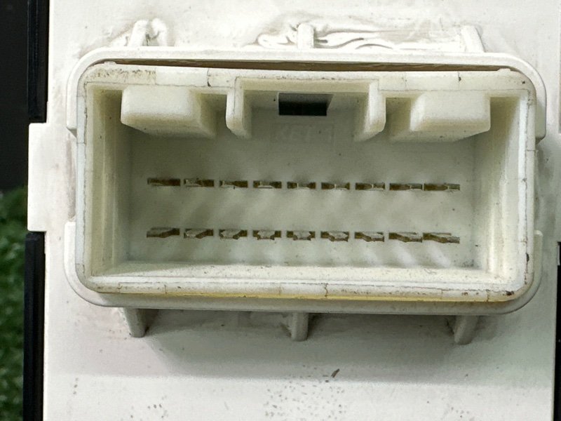 Блок управления стеклоподъемниками Kia Cerato 4 2021 BD