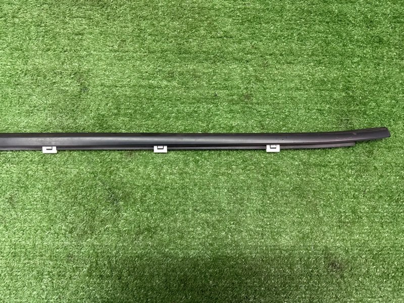 Уплотнитель стекла наружный (Бархотка) Hyundai Creta 2017 GS