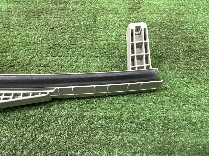 Направляющая стекла двери Kia Cerato 4 2021 BD