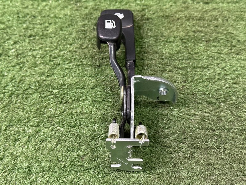 Ручка открывания бензобака и багажника Kia Cerato 4 2021 BD