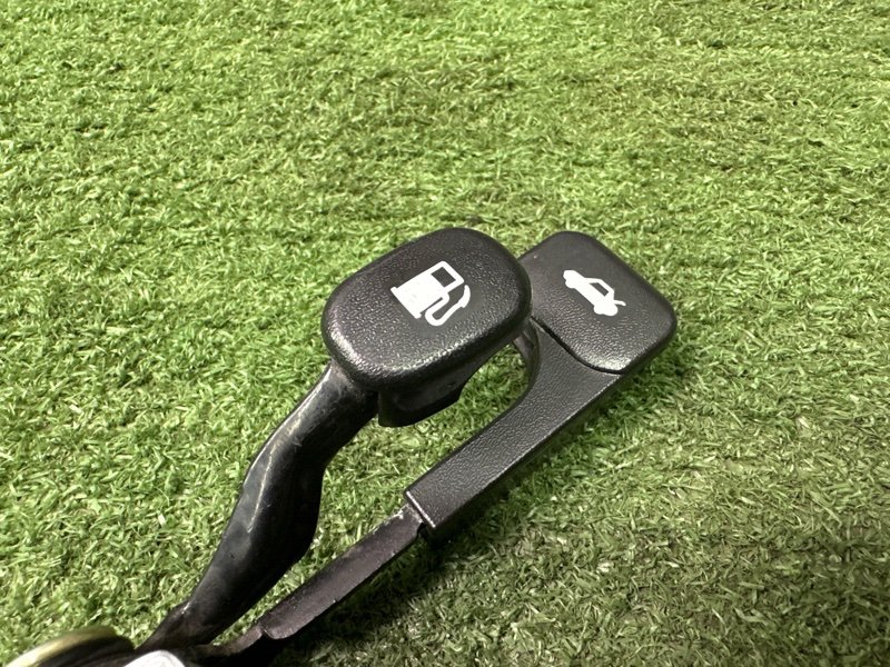 Ручка открывания бензобака и багажника Kia Cerato 4 2021 BD