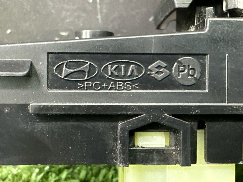 Кнопка стеклоподъемника Kia Cerato 4 2021 BD