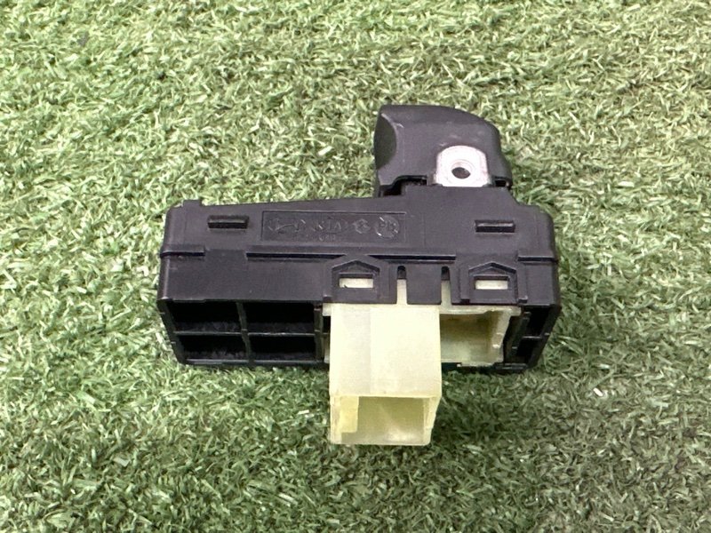 Кнопка стеклоподъемника Kia Cerato 4 2021 BD